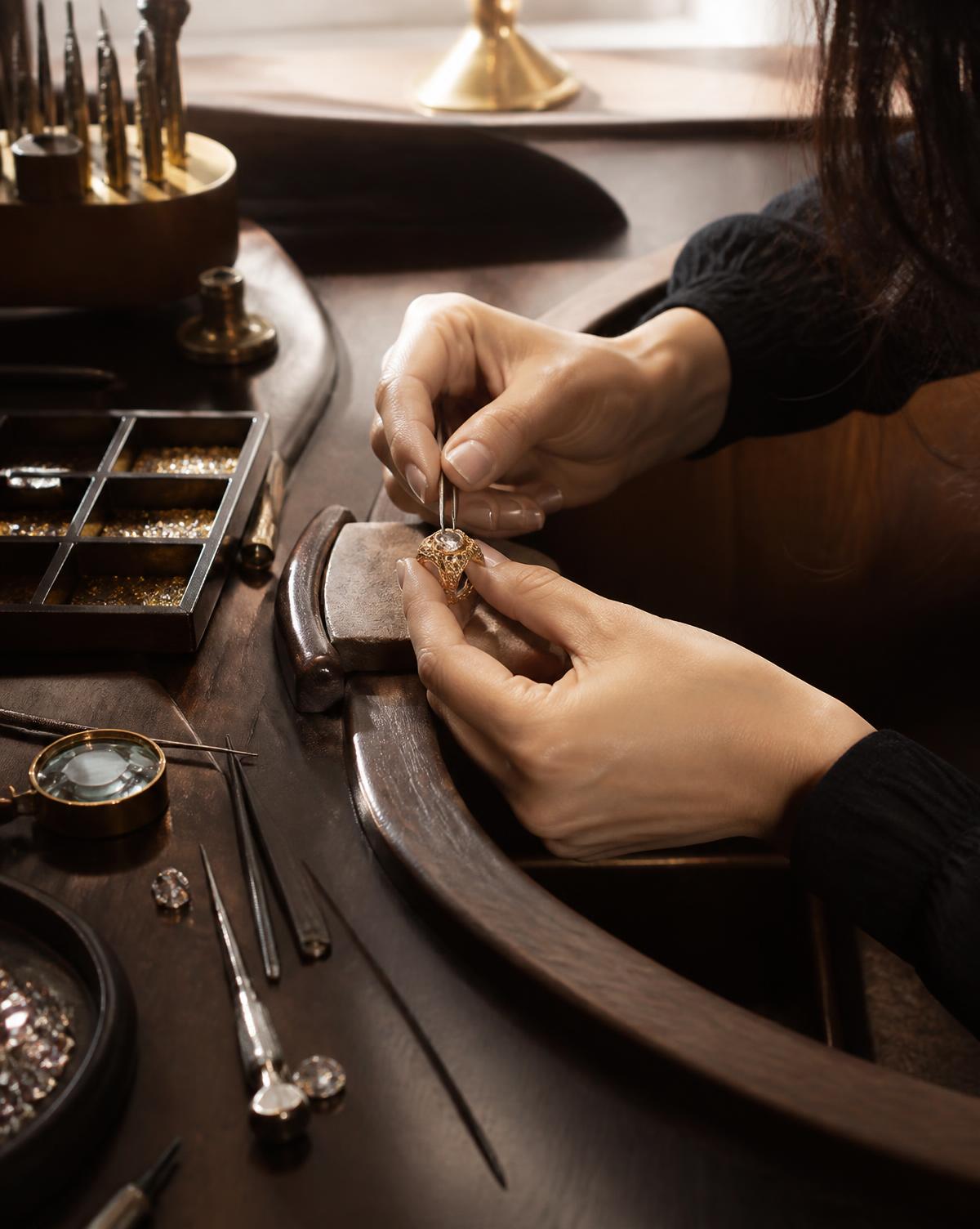 VALMONTÉ artisan setting a gemstone by hand